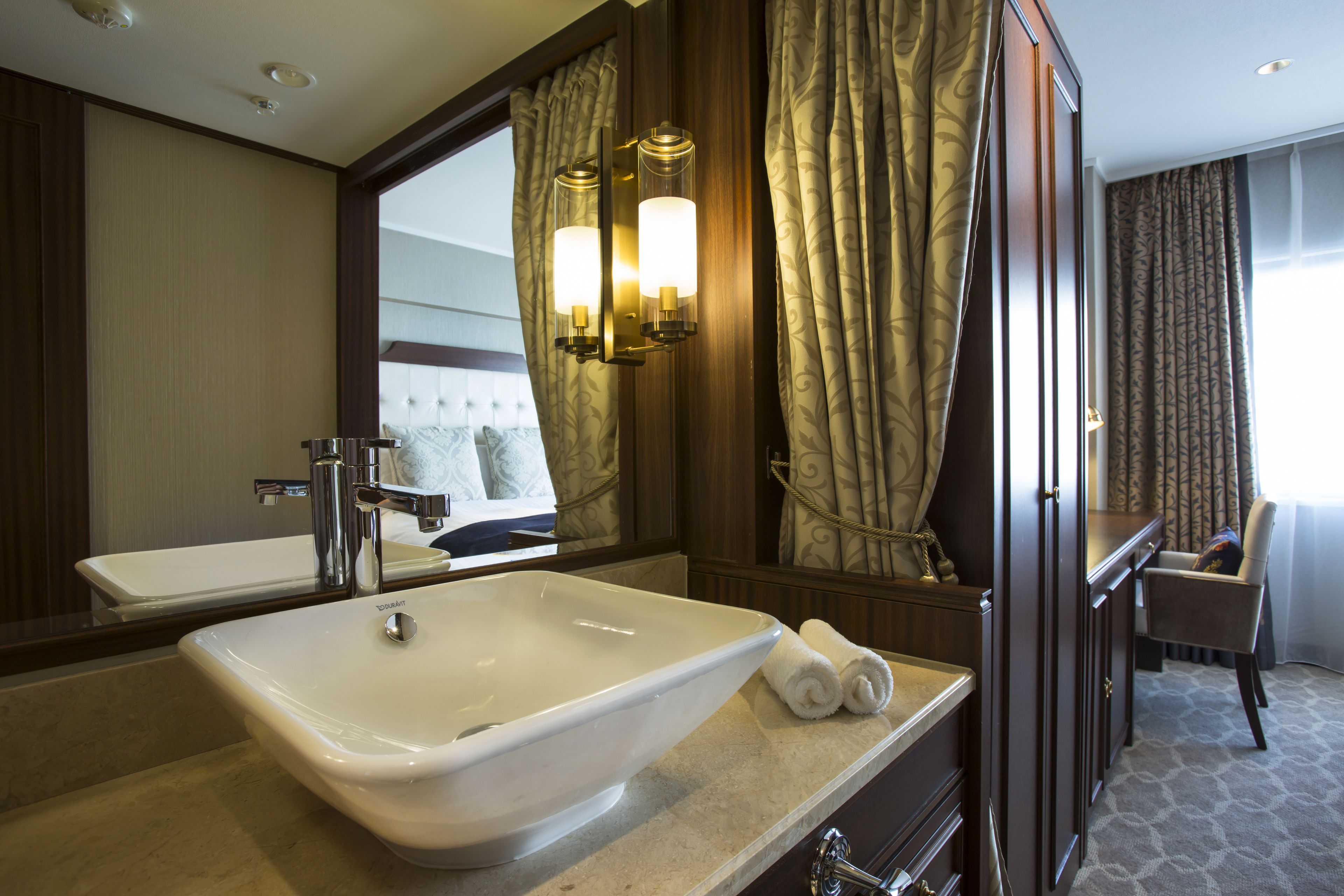 grand comfort standard double, non smoking | bathroom sink