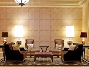 Lobby sitting area - River City Casino & Hotel (St. Louis)