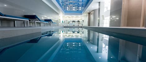 Indoor pool, seasonal outdoor pool, sun loungers