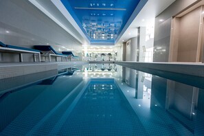 Indoor pool, seasonal outdoor pool, sun loungers - Atlantic Garden Resort (Odesa)