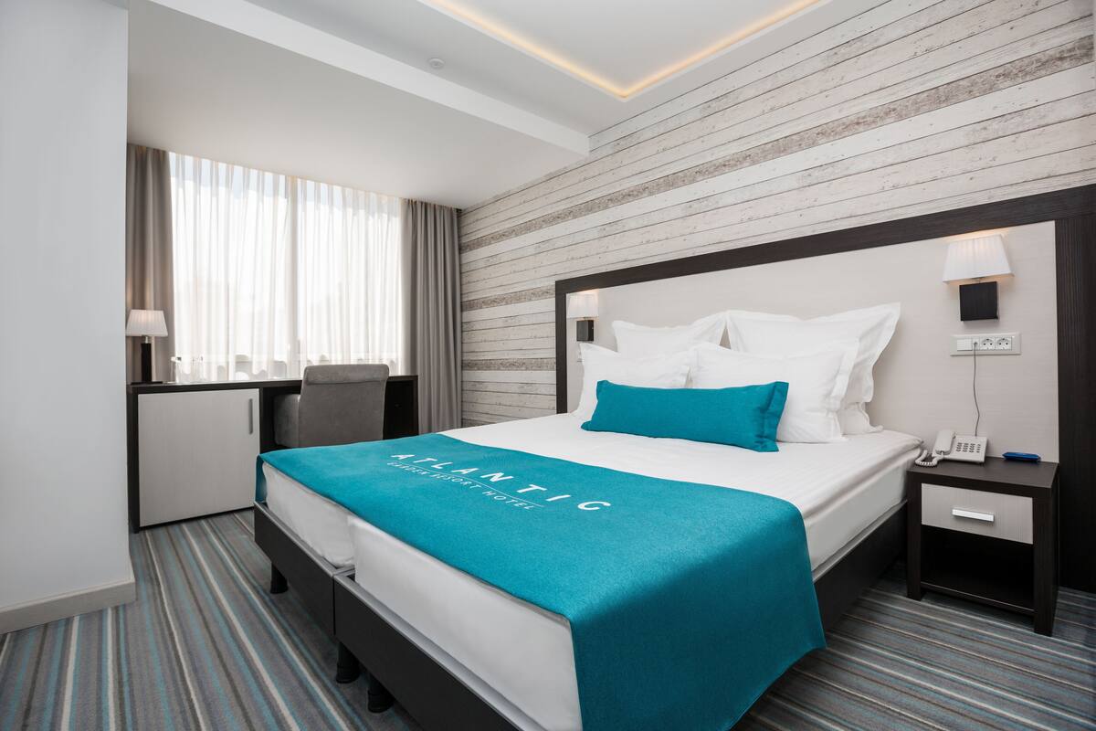 Peralatan tempat tidur premium, bar mini percuma, peti besi dalam bilik 