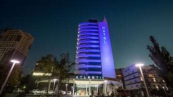 Fachada del alojamiento - Noche