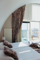 Master Suite | Cofres nos quartos, Wi-Fi de cortesia, roupa de cama