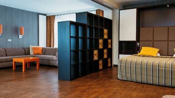 Family Room | In-room safe, free WiFi, bed sheets