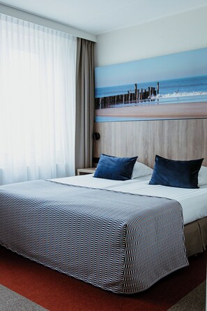 Double Room, Bathtub | In-room safe, free WiFi, bed sheets - Hotel Restaurant Victoria (Bergen aan Zee)