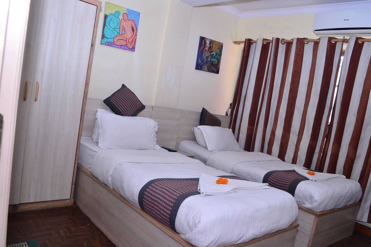 Deluxe Twin Room, 2 Twin Beds | Desk, soundproofing, rollaway beds (surcharge), WiFi (free)