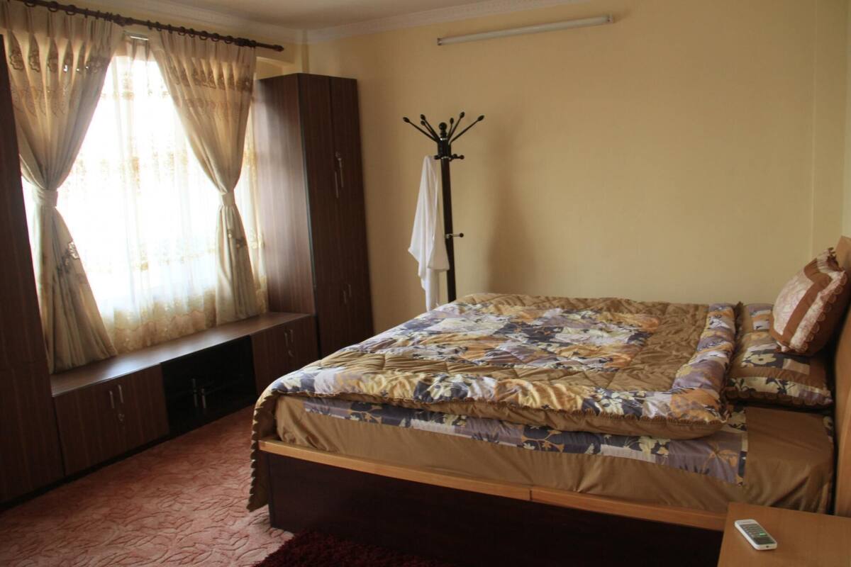 Deluxe Suite | Desk, soundproofing, rollaway beds (surcharge), WiFi (free)