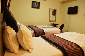 Desk, soundproofing, rollaway beds, free WiFi - Hotel Mountain Gateway (Kathmandu)