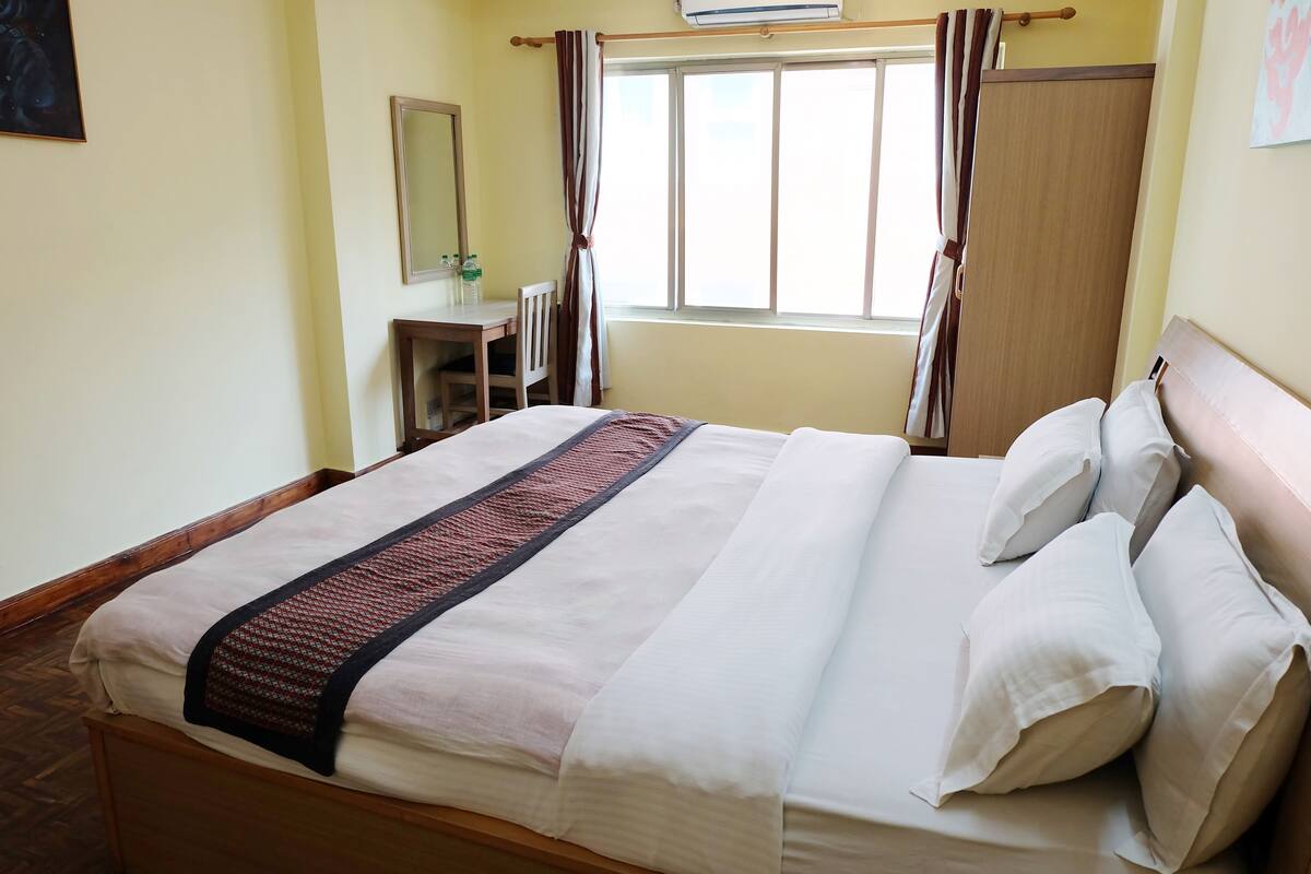 Deluxe Double Room, 1 Double Bed | Desk, soundproofing, rollaway beds (surcharge), WiFi (free)