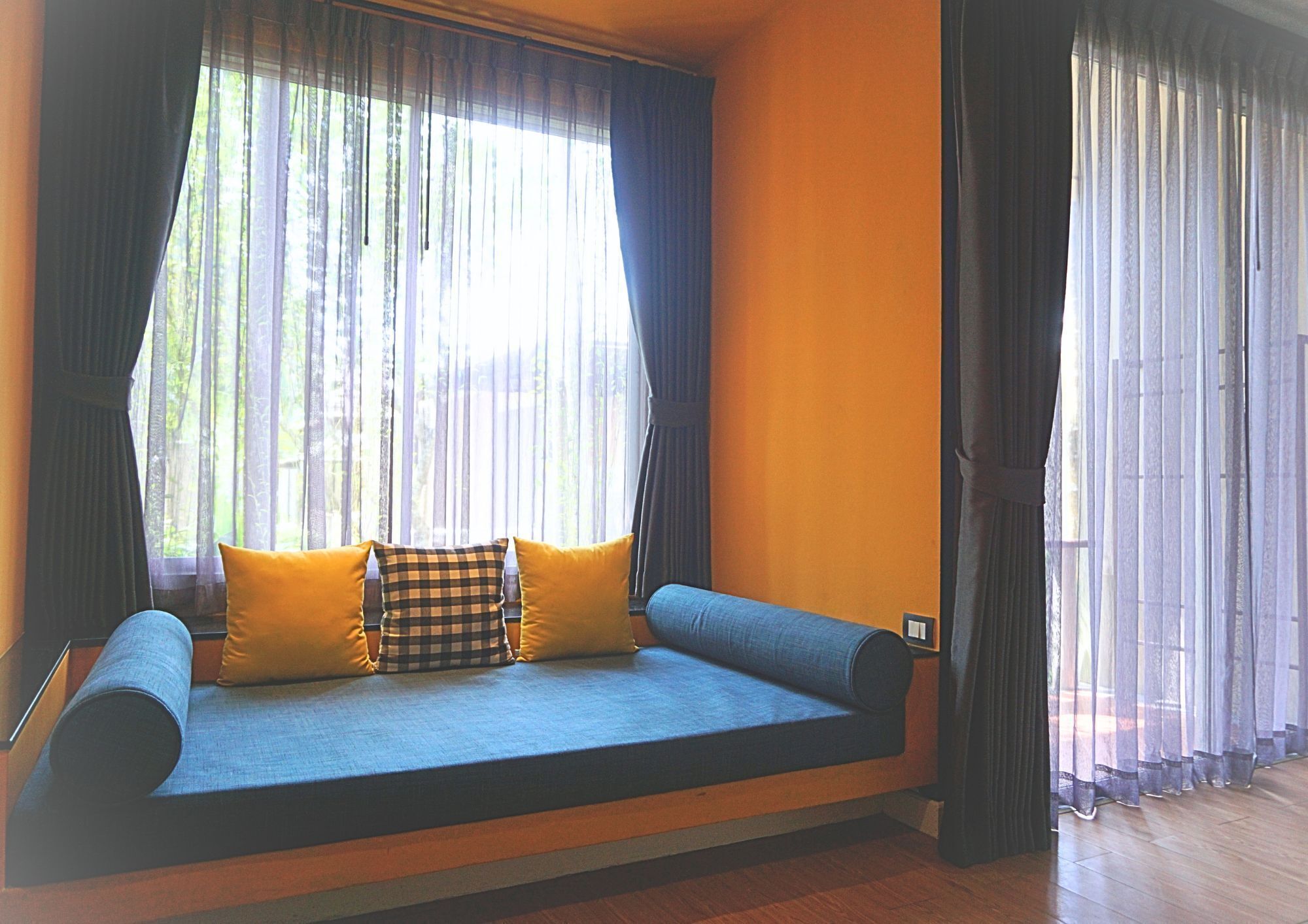 deluxe king garden view | living area | 32-inch lcd tv with satellite channels, tv