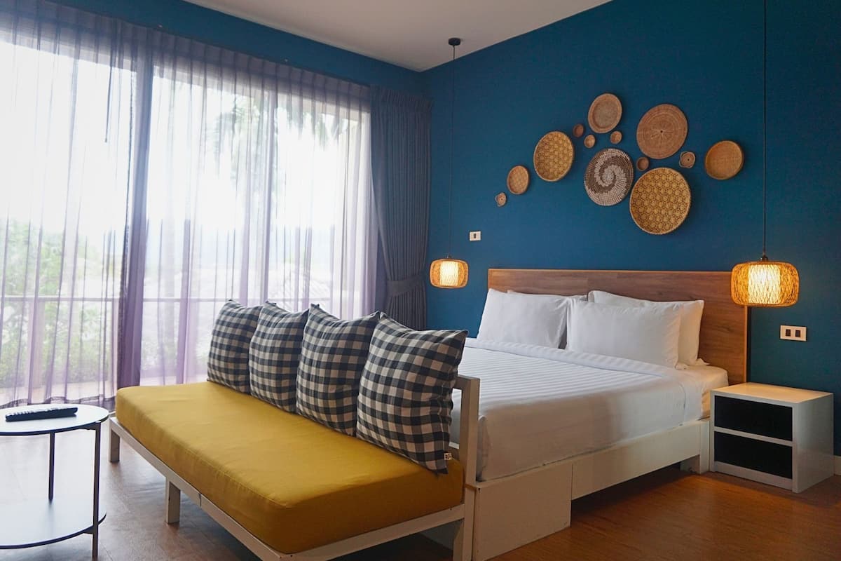 Deluxe King Pool View | 1 bedroom, in-room safe, desk, free WiFi