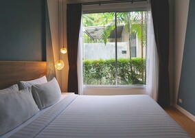 One Bedroom Villa Pool View | 客房内保险箱、办公桌、免费 WiFi、床单