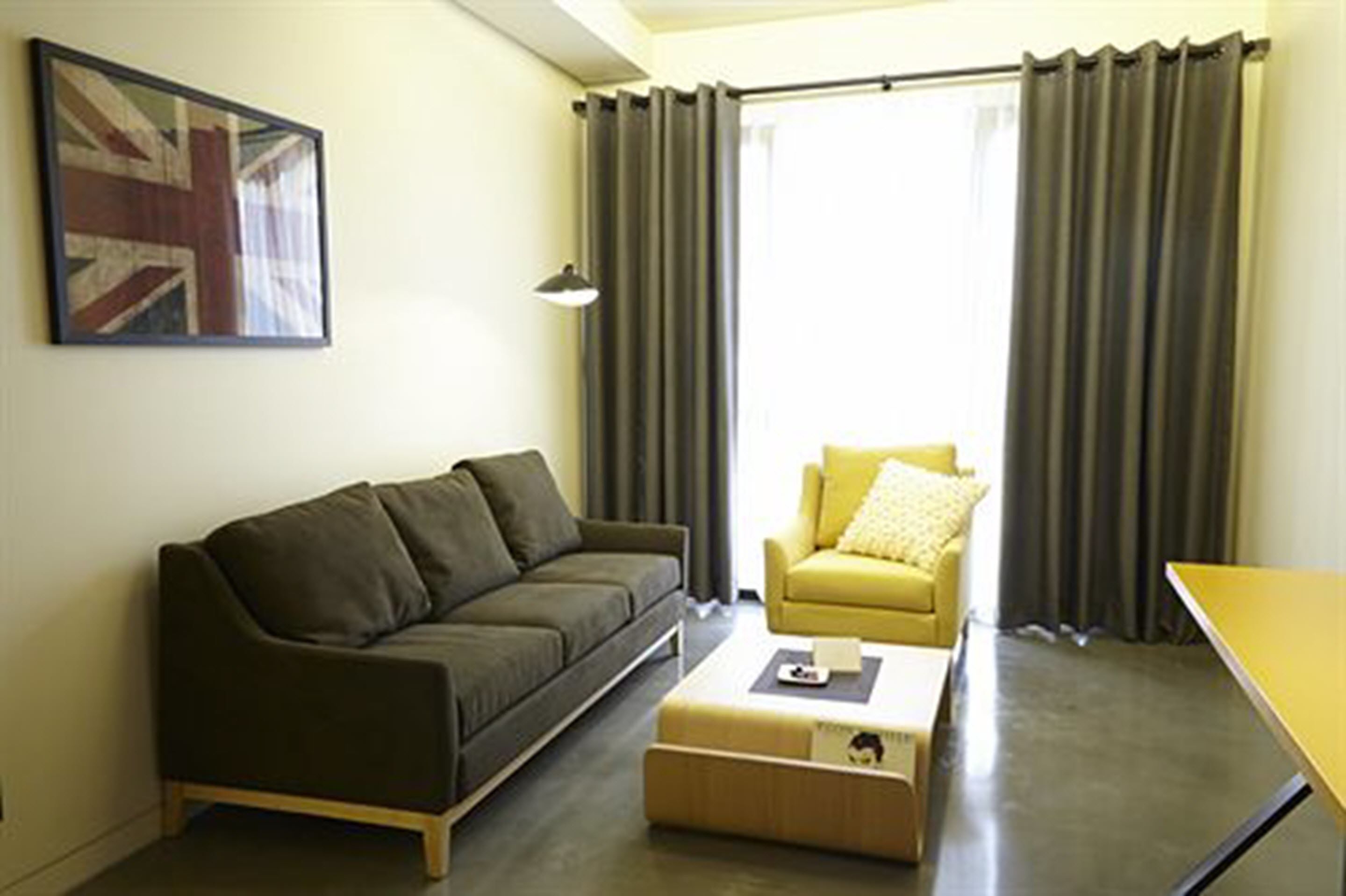 deluxe double room | living area | 55-inch led tv with cable channels, tv, pay films