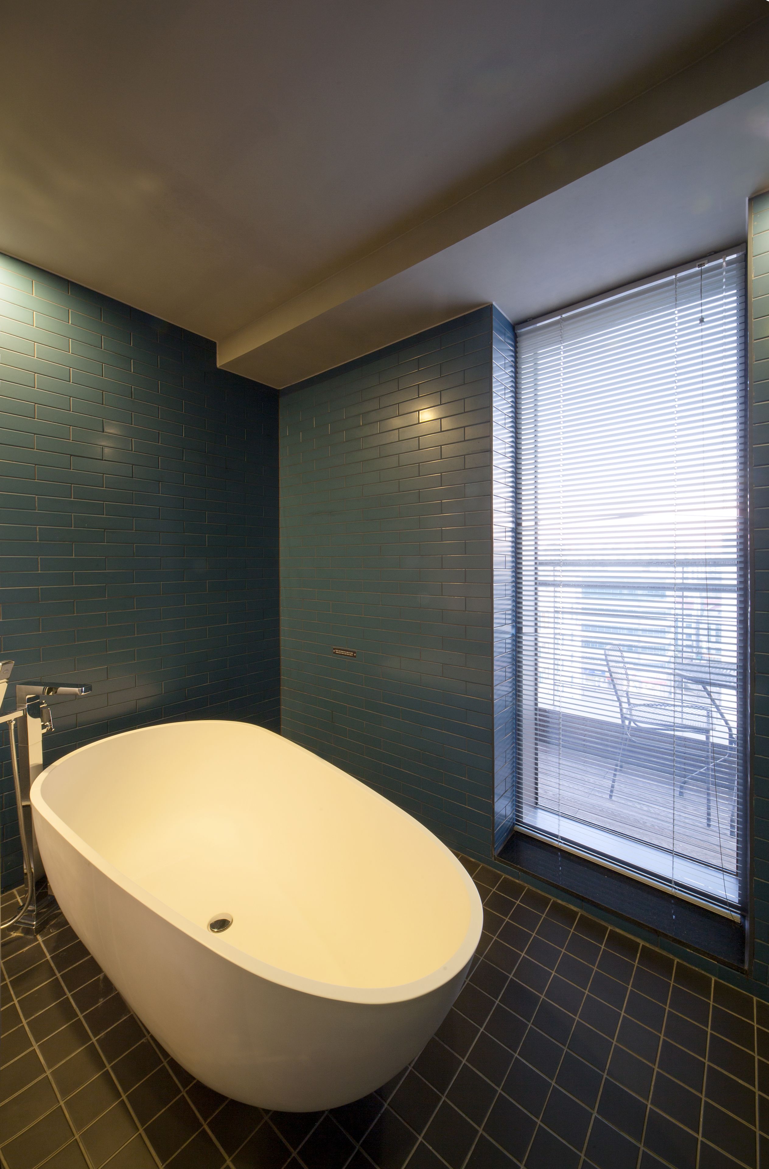 premium double room | deep-soaking bathtub