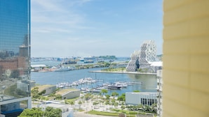A marina with boats, a modern building, and a river. - Kindness Hotel Glory Pier (Kaohsiung)