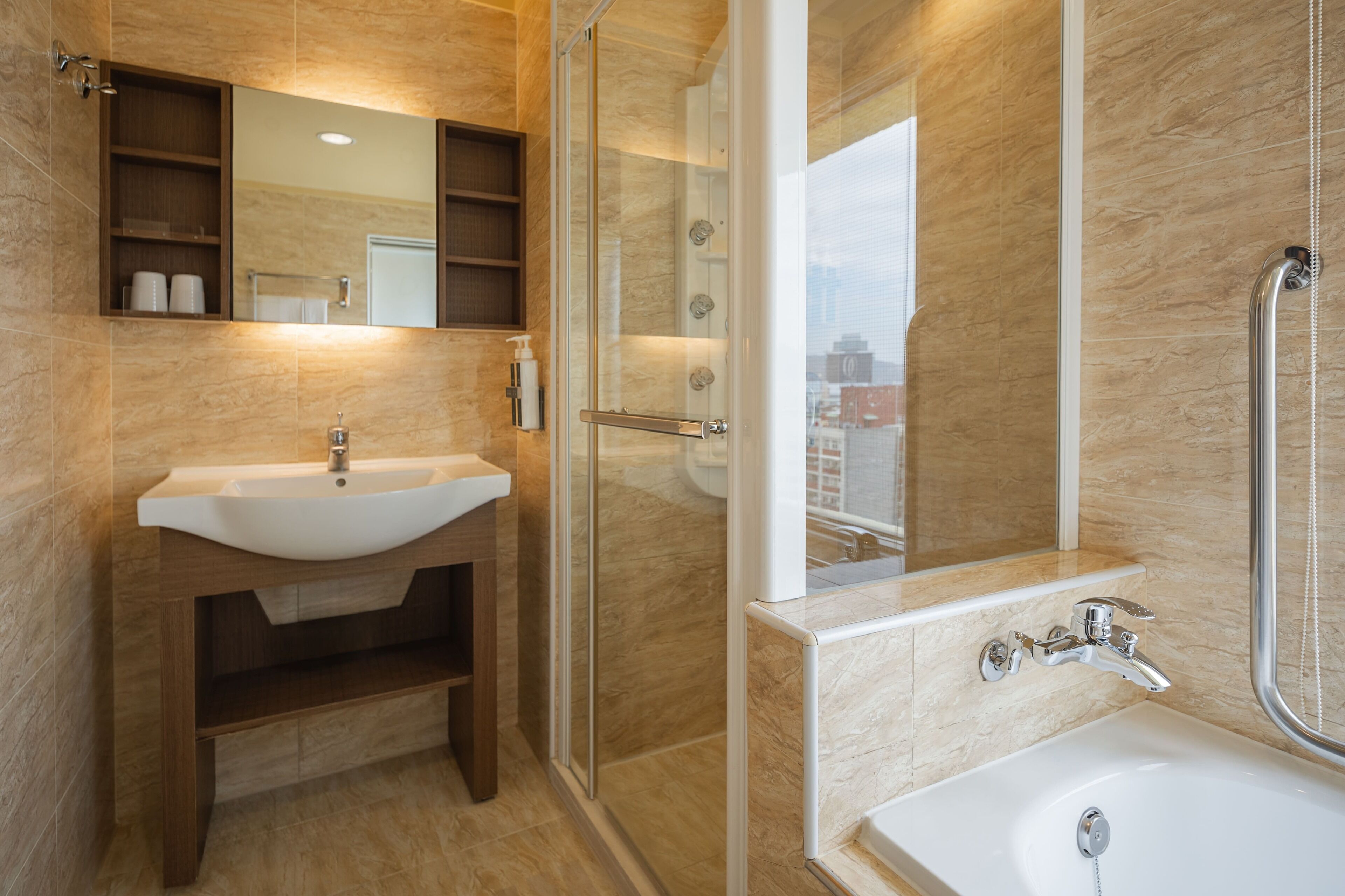 business room, 1 double bed, harbour view | bathroom | shower, rainfall showerhead, hair dryer, slippers