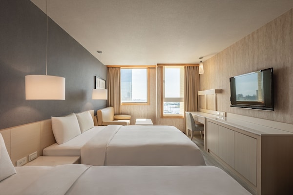 Deluxe Room, 2 Double Beds, Harbour View | Living area