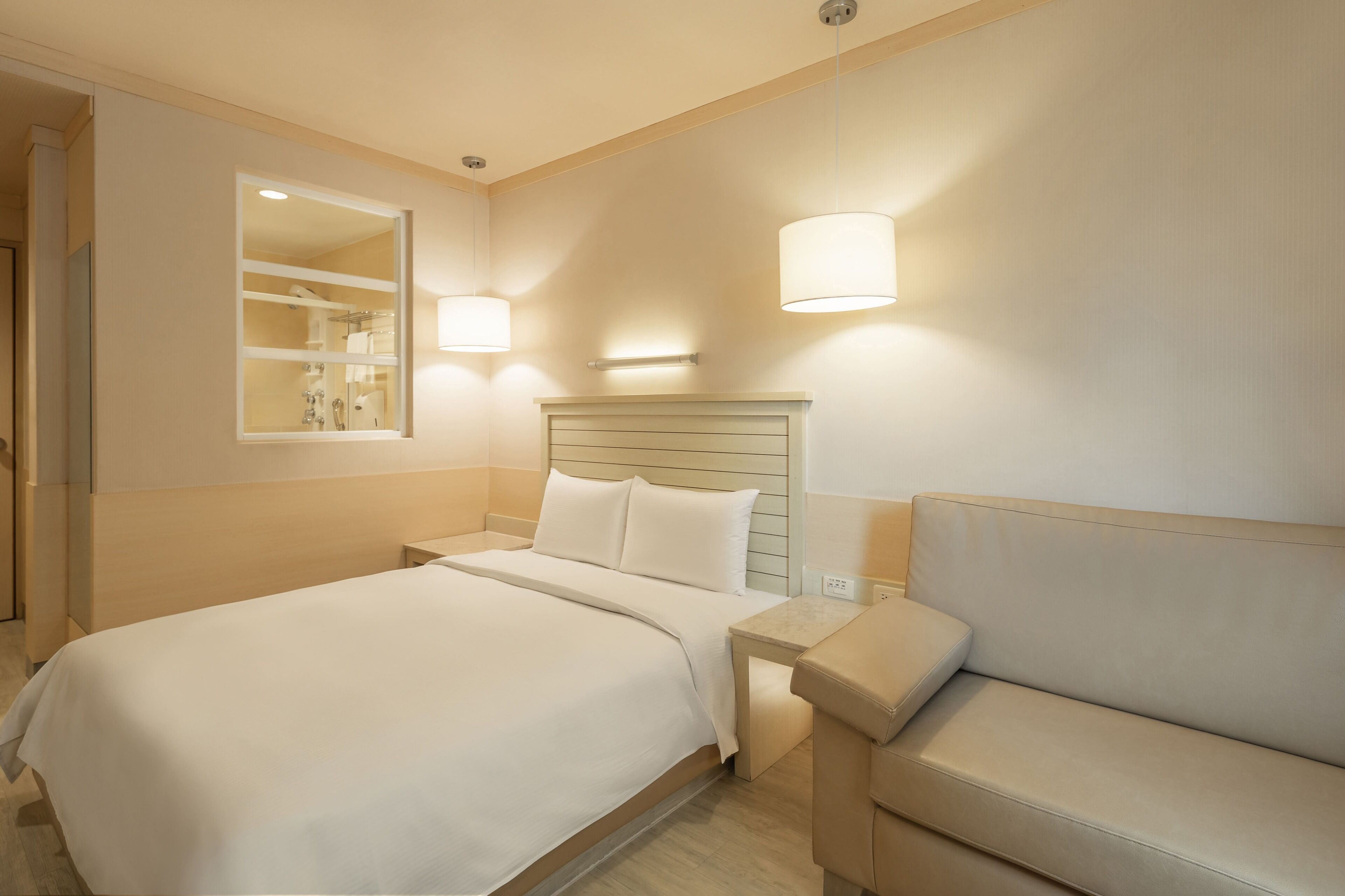 elite double room | desk, soundproofing, free cots/infant beds, free wired internet