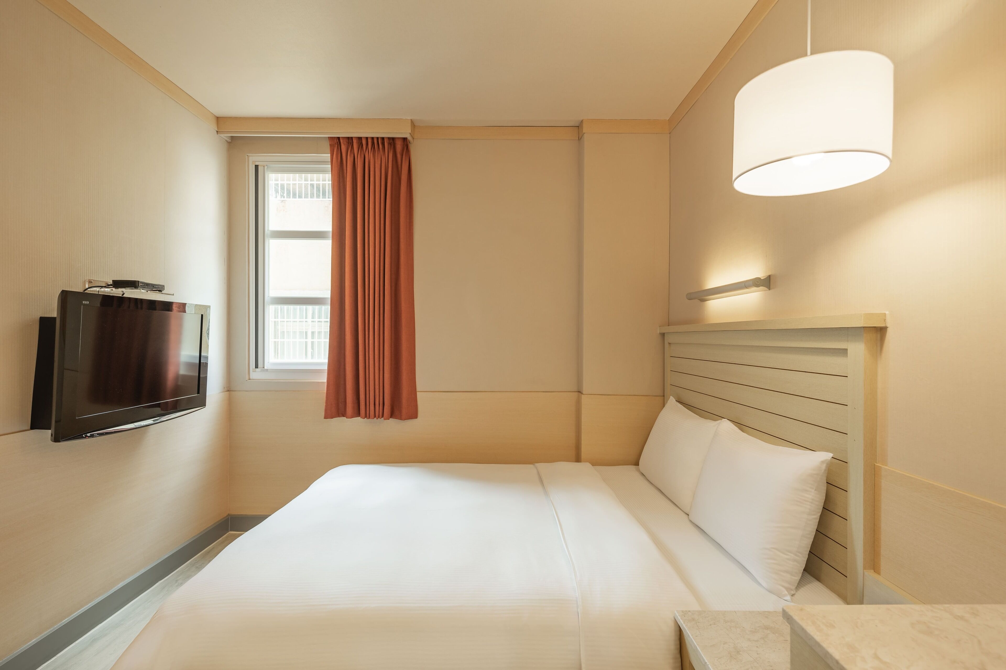 standard double room, 1 double bed | living area | 32-inch lcd tv with cable channels, tv