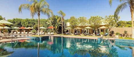 Outdoor pool, open 8:00 AM to 6:00 PM, pool cabanas (surcharge)