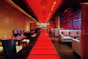 3 restaurantes; se sirve desayuno, almuerzo y cena