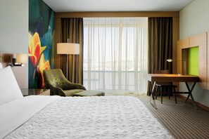 Deluxe-huone, 1 suuri parisänky | 1 makuuhuone, pillowtop-patjalliset sängyt, minibaari