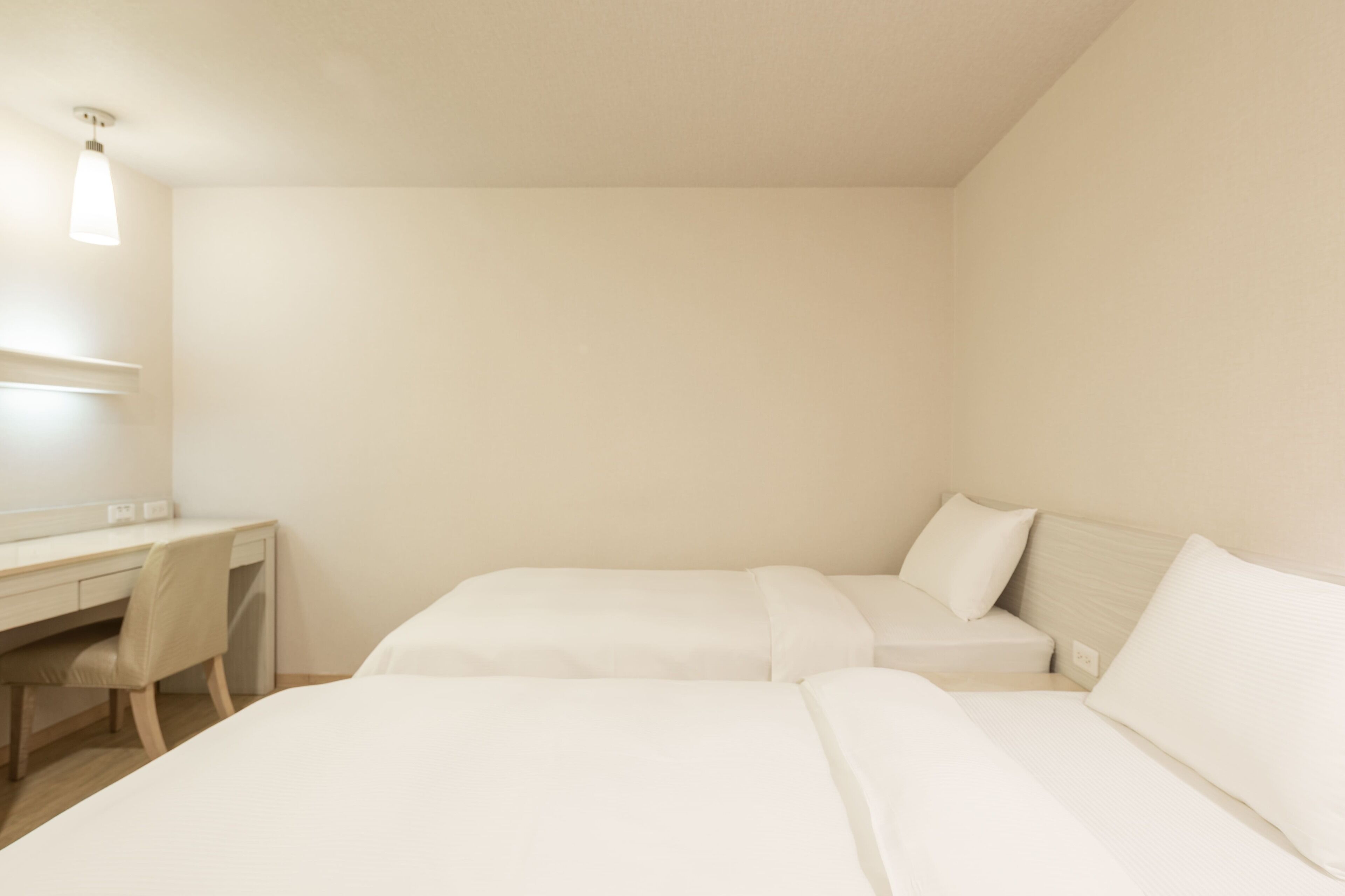 business twin room, 2 single beds | living area | 37-inch led tv with cable channels, tv, dvd player