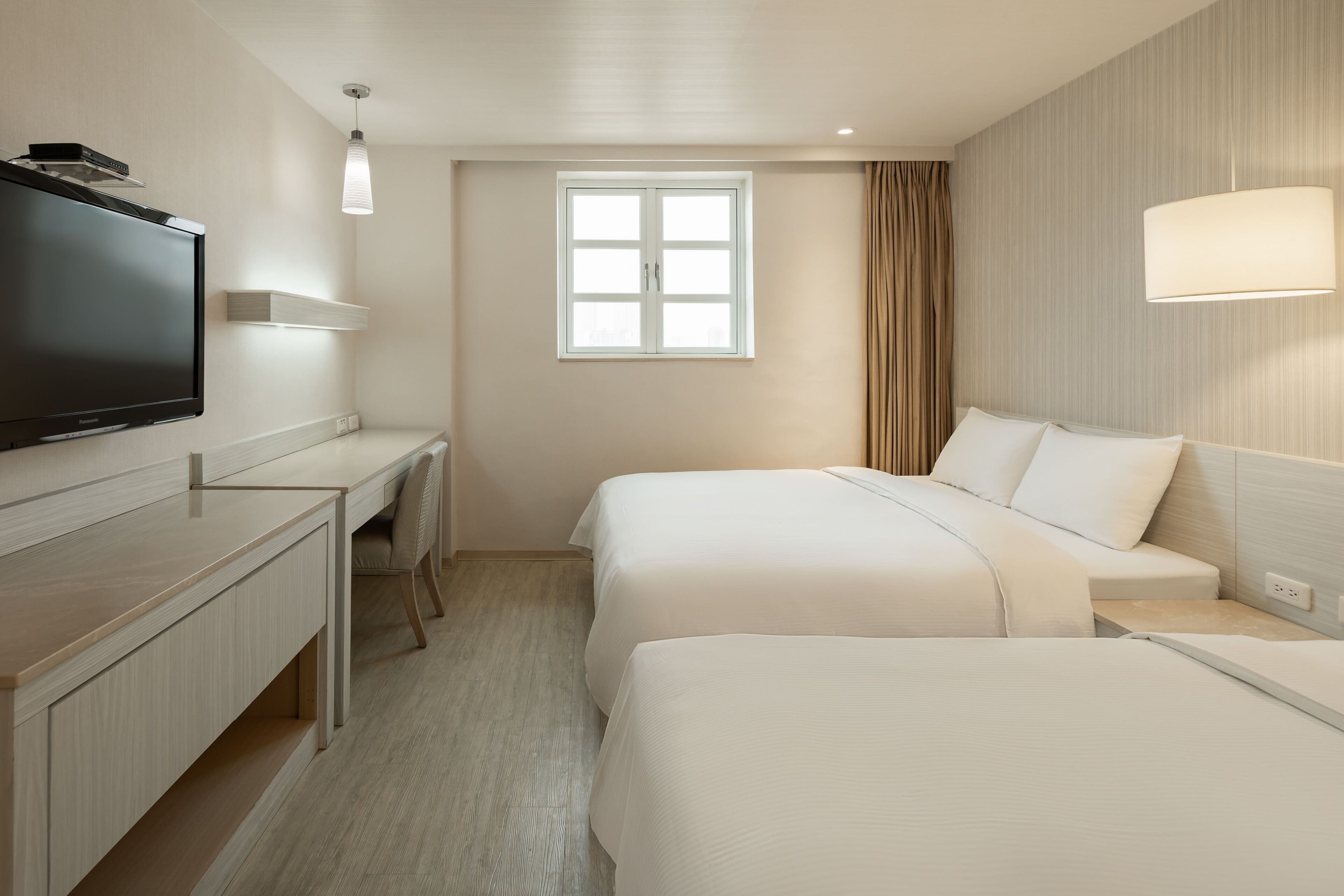 quadruple room, 2 double beds | desk, blackout curtains, soundproofing, free wifi