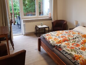 Comfort-Doppelzimmer, Terrasse | Hochwertige Bettwaren, individuell dekoriert, individuell eingerichtet