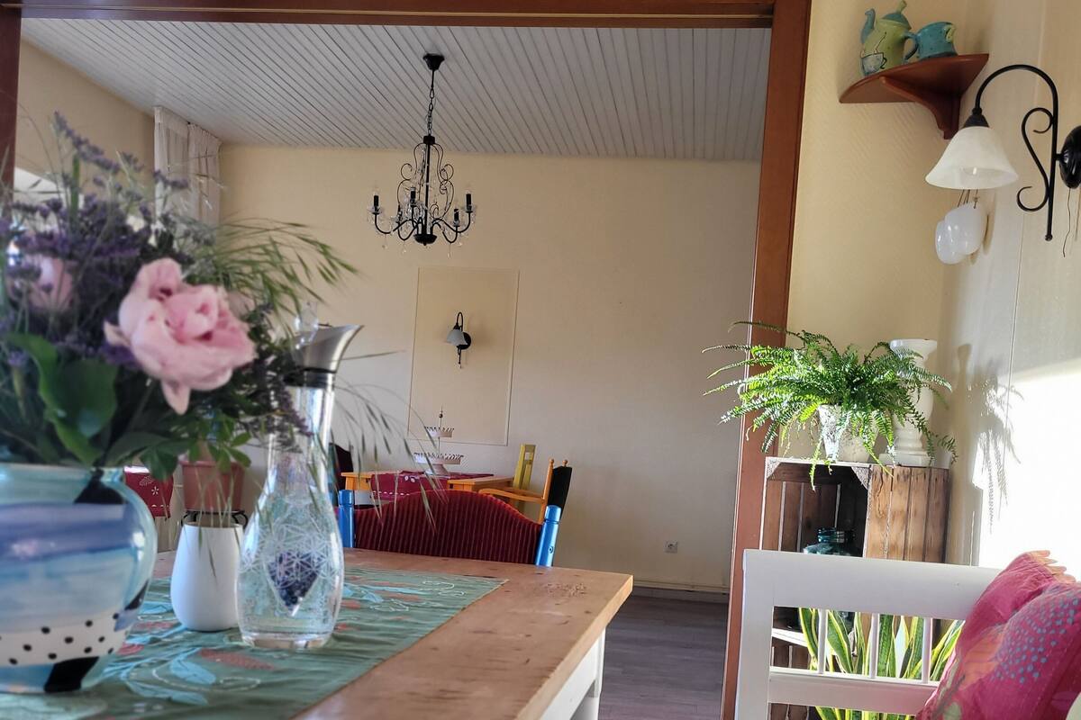 daily continental breakfast (eur 18 per person)