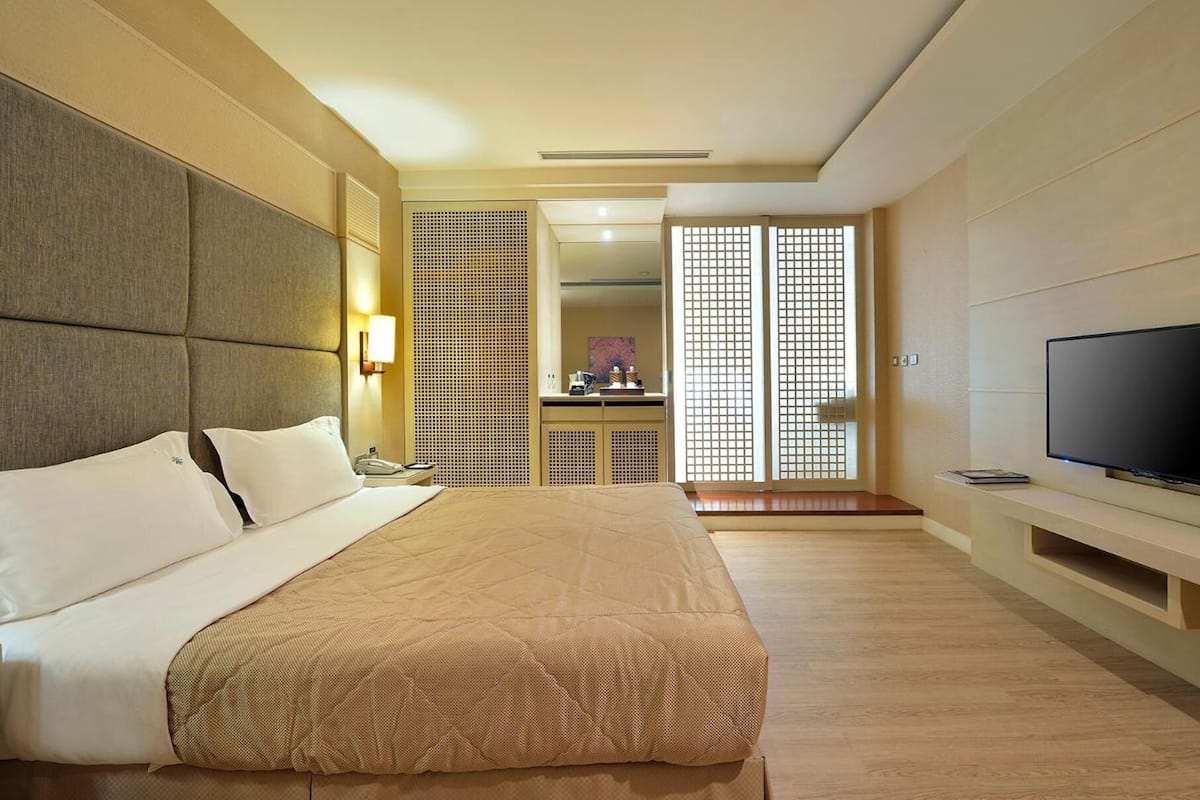 minibar, in-room safe, soundproofing, free wifi