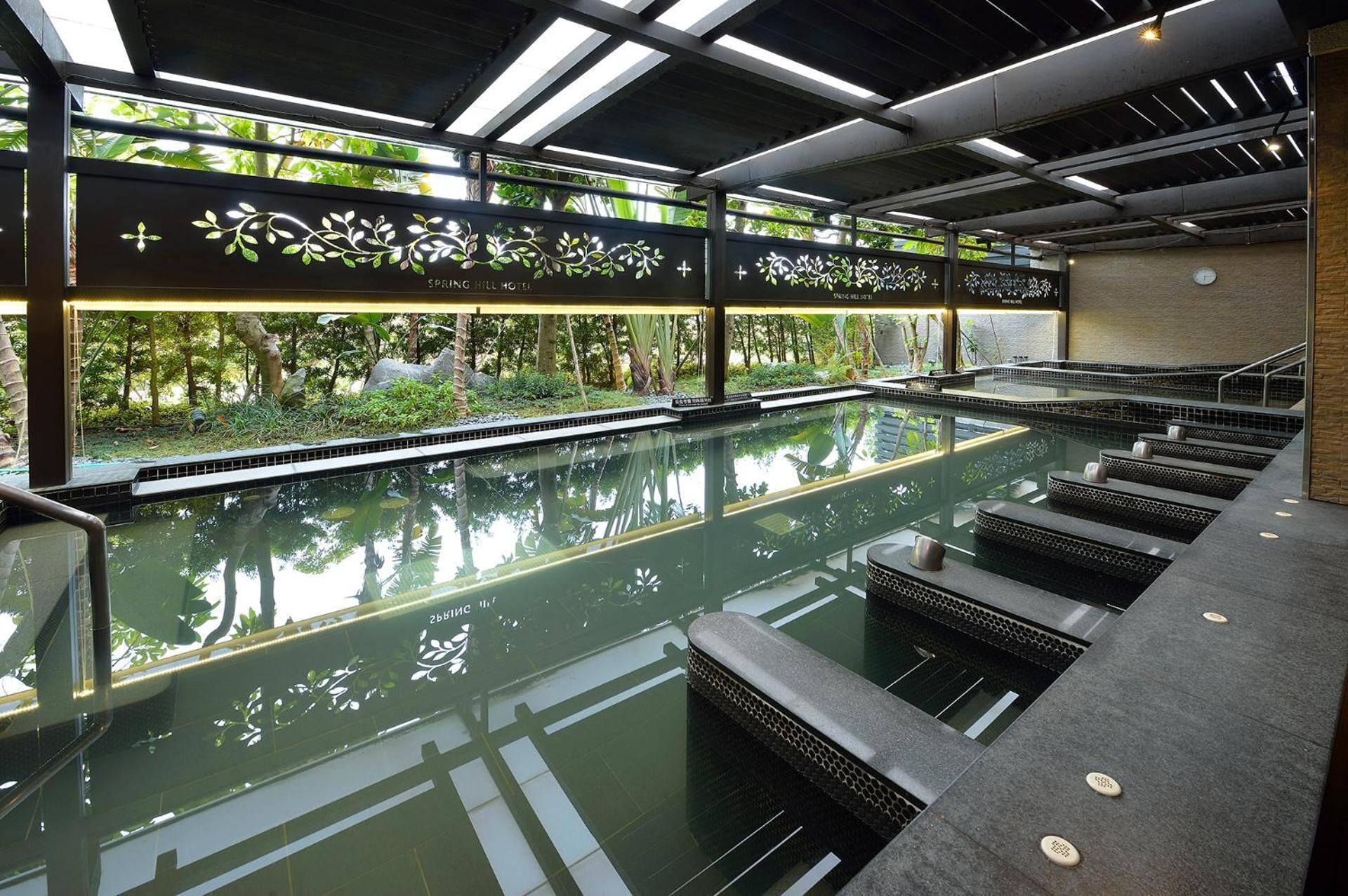 Seasonal outdoor pool, pool umbrellas, sun loungers