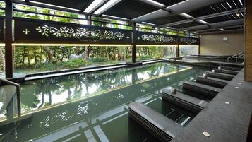 Seasonal outdoor pool, pool umbrellas, sun loungers