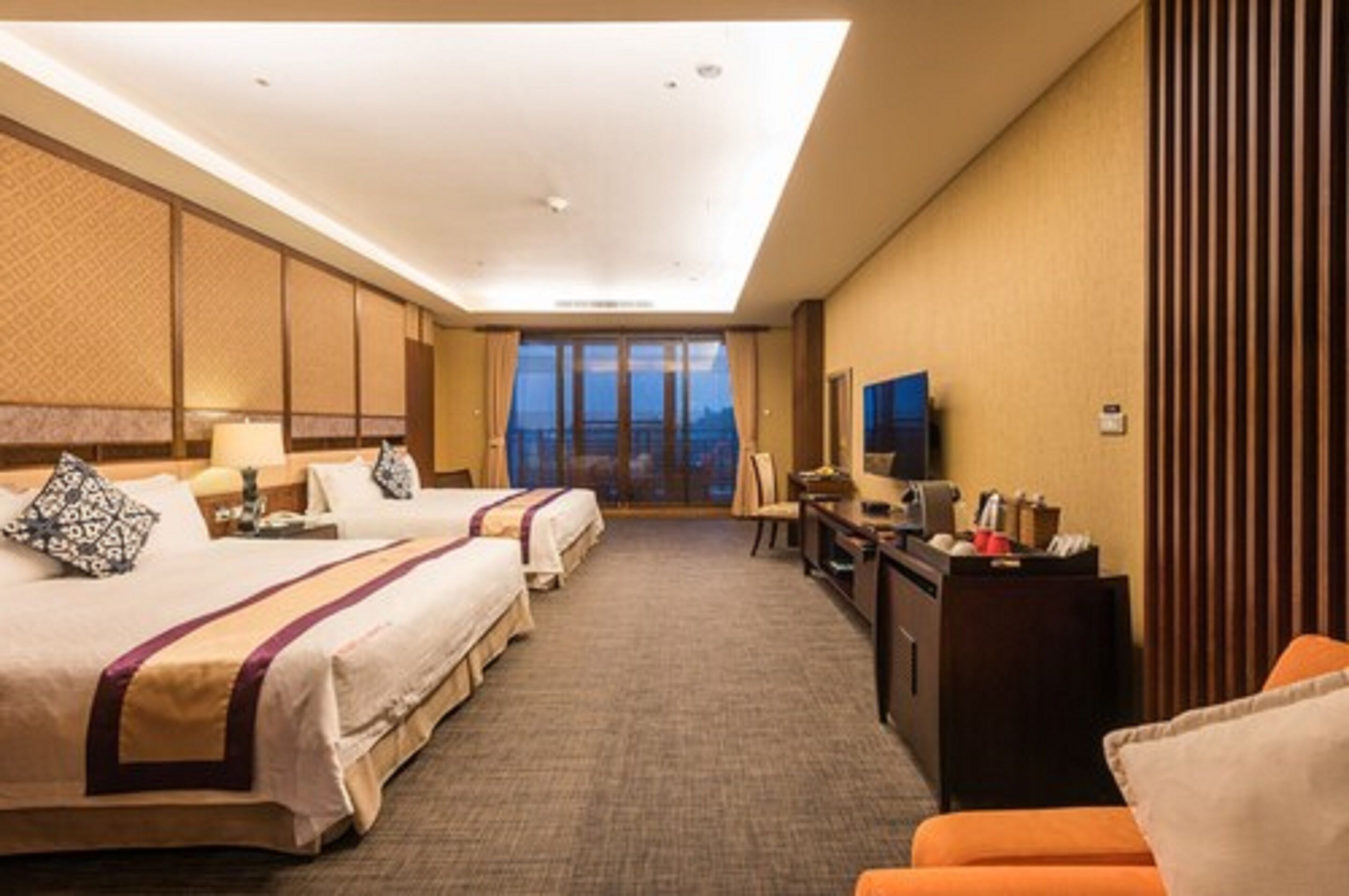 deluxe twin room | minibar, in-room safe, soundproofing, free wifi
