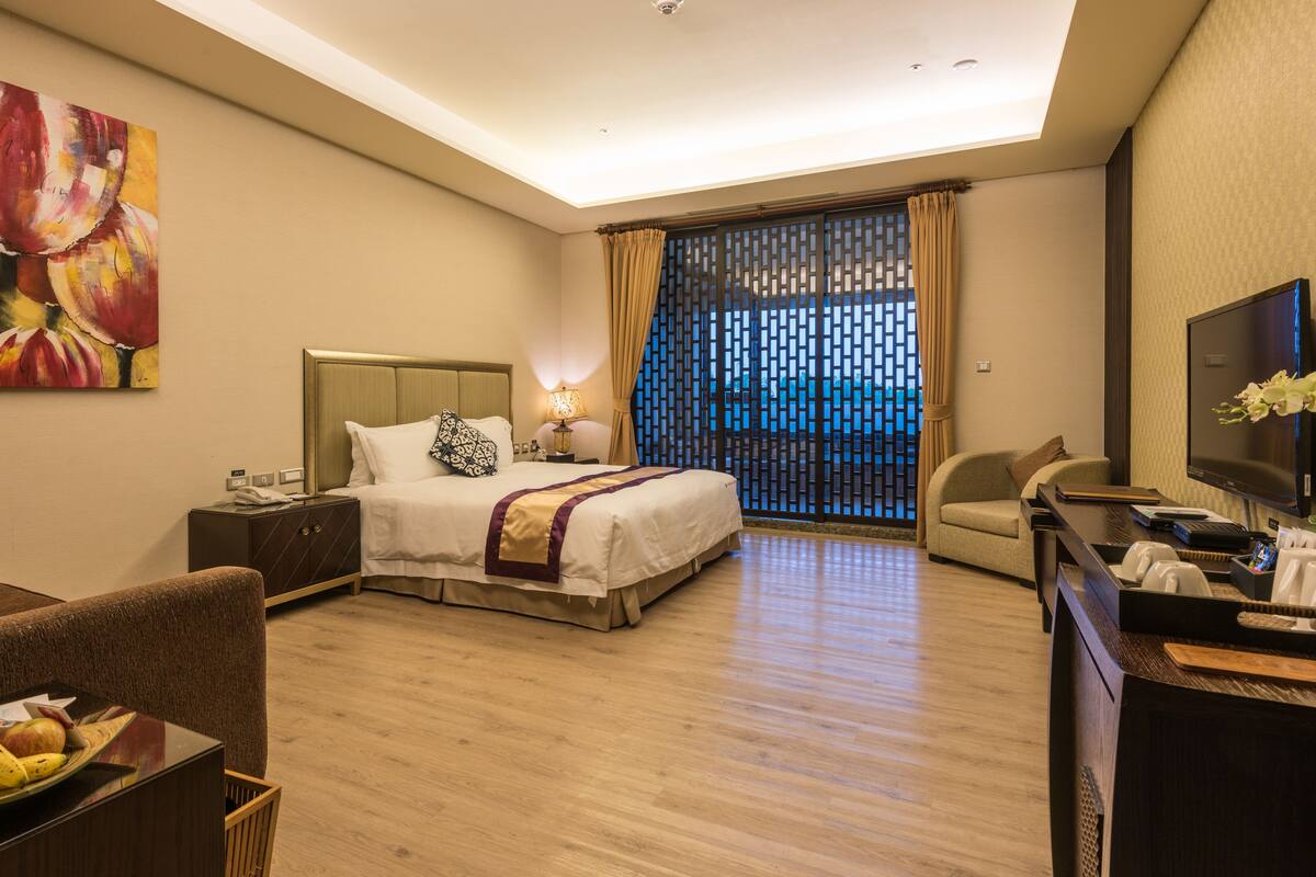 Standard Double Room | Minibar, in-room safe, soundproofing, WiFi (free)