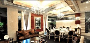 2 restaurants, breakfast, lunch, dinner served; Chinese cuisine - Rainbird International Hotel (Chengdu)