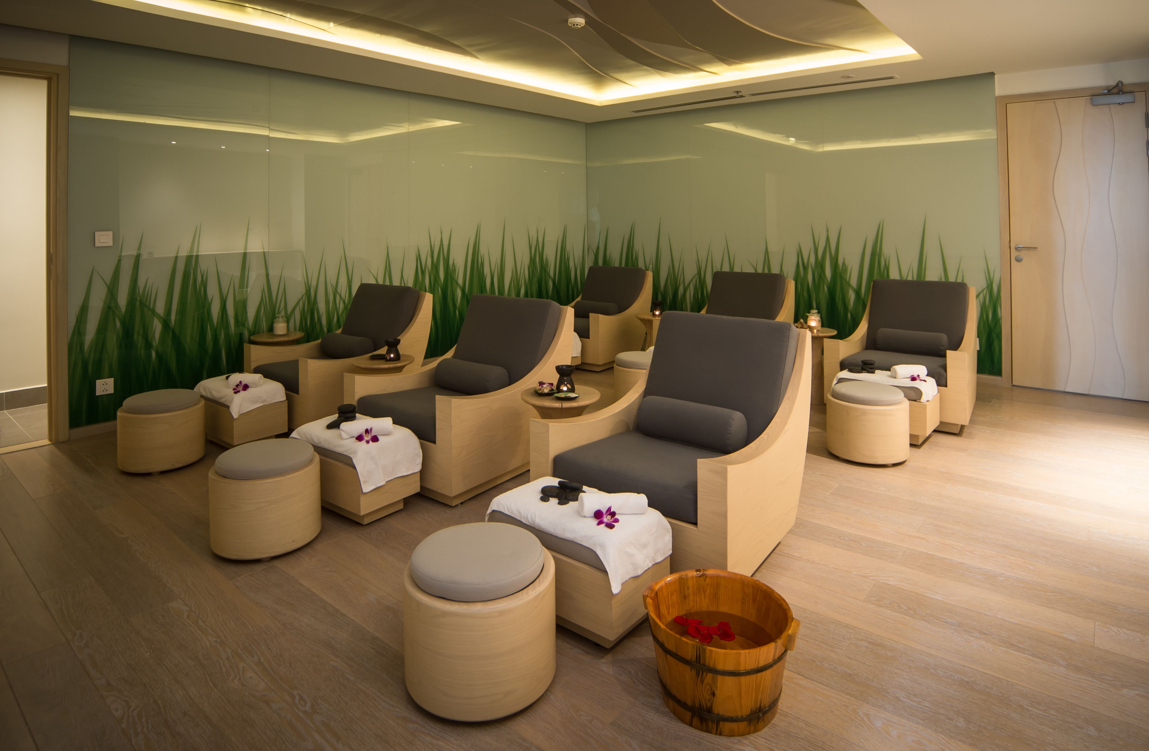 facials, reflexology, 8 treatment rooms, manicures and pedicures