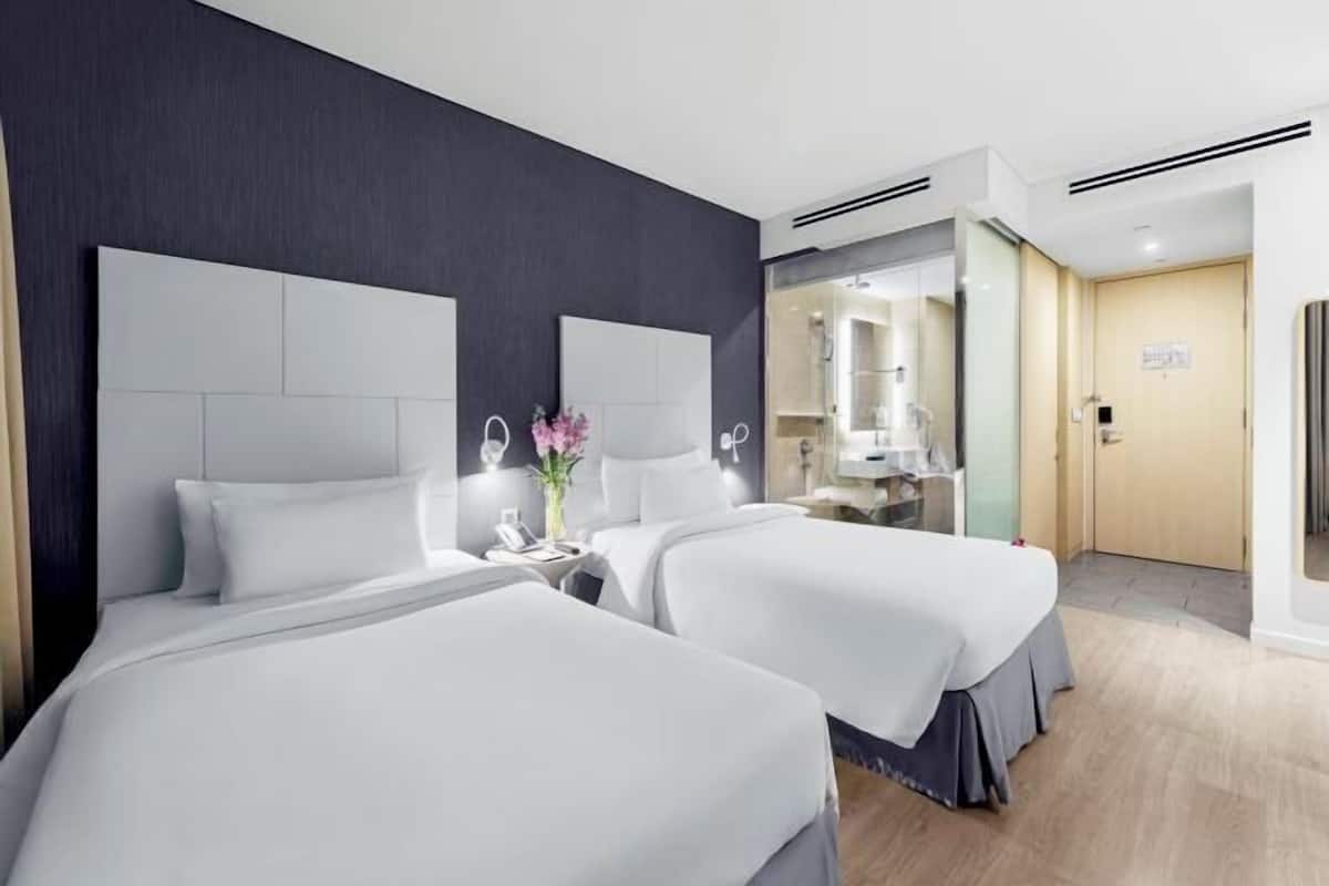 Minibar, in-room safe, desk, iron/ironing board