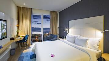 Minibar, Zimmersafe, Schreibtisch, Bügeleisen/Bügelbrett