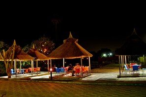 Poolside bar - AES Luxury Apartments (Abuja)