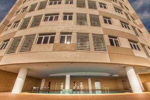 Exterior - Luxfort 118 Service Suites (George Town)