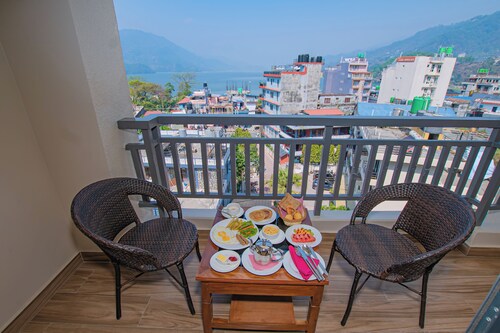 Hotel Pokhara Village & SPA