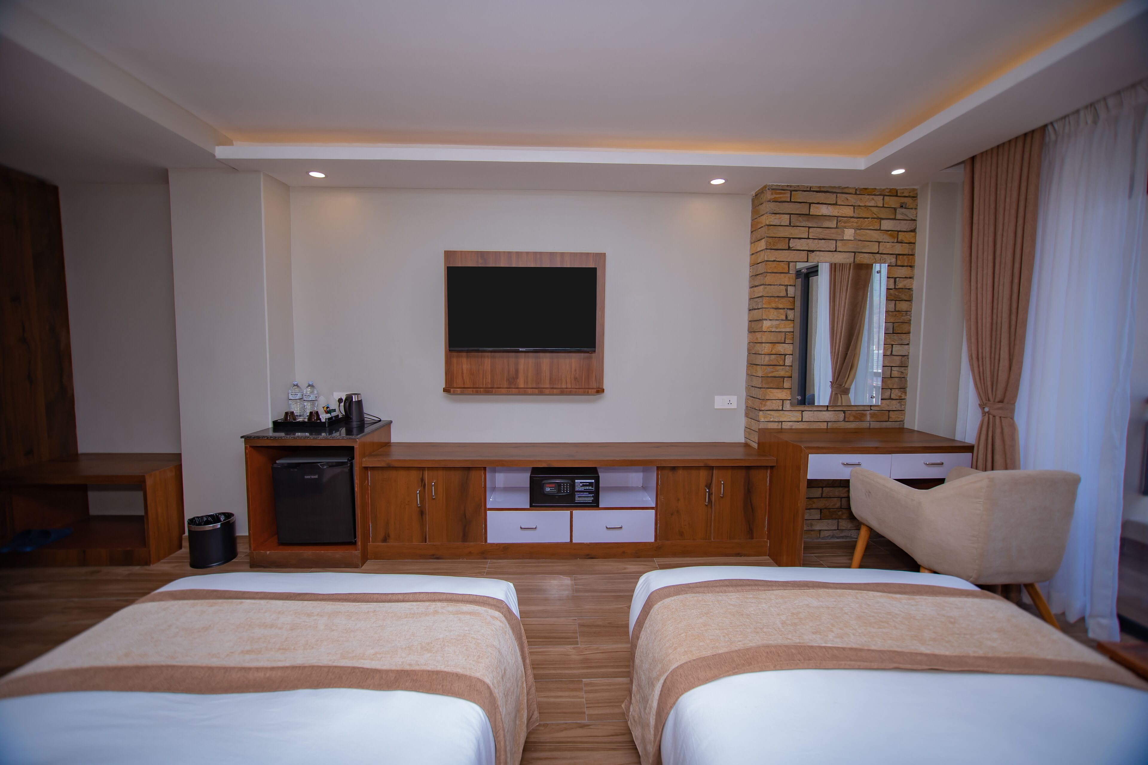 Deluxe Twin Room | Desk, free WiFi, bed sheets