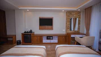 Deluxe Twin Room | Desk, free WiFi, bed sheets