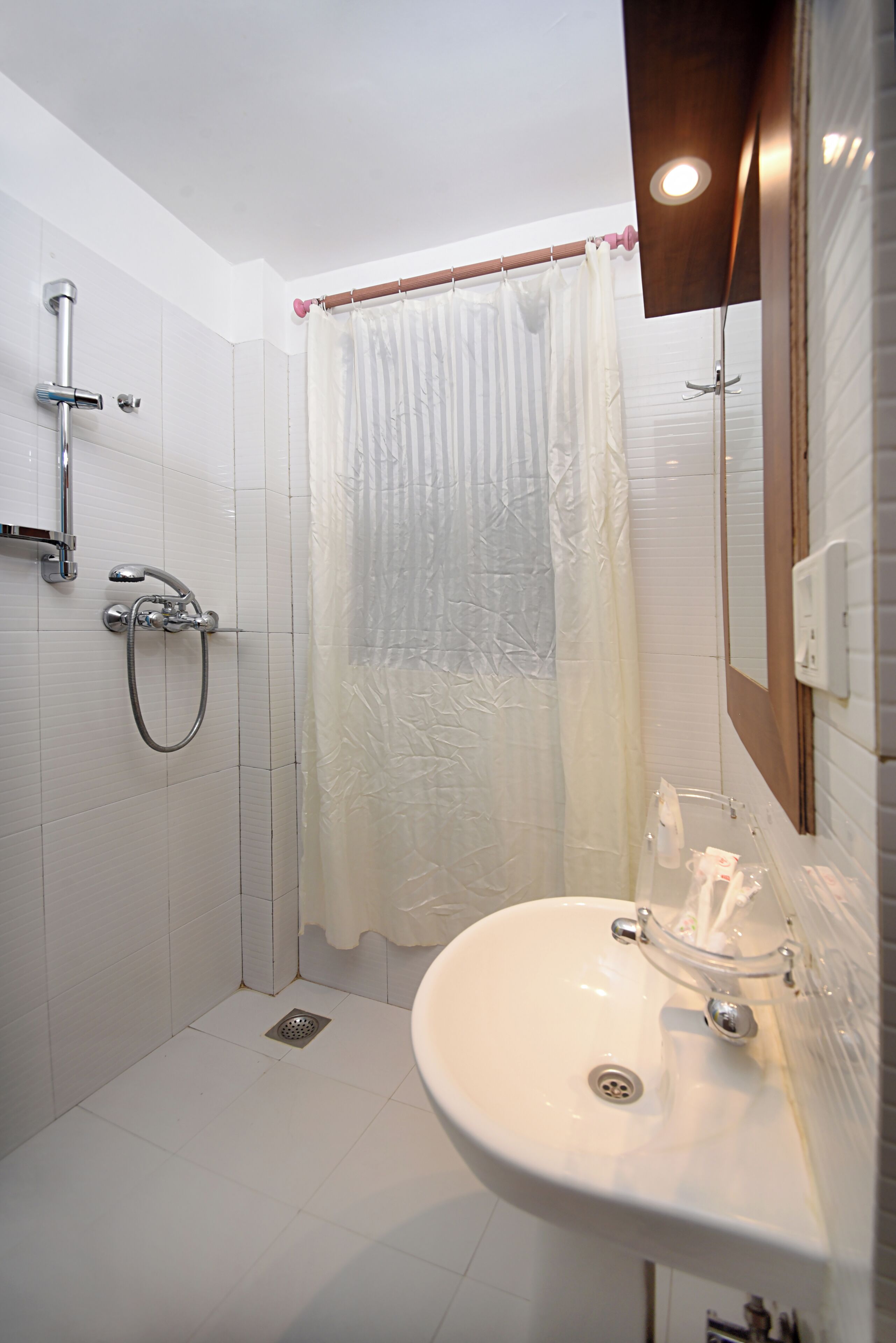 economy single room | bathroom | shower, free toiletries, hair dryer, bathrobes