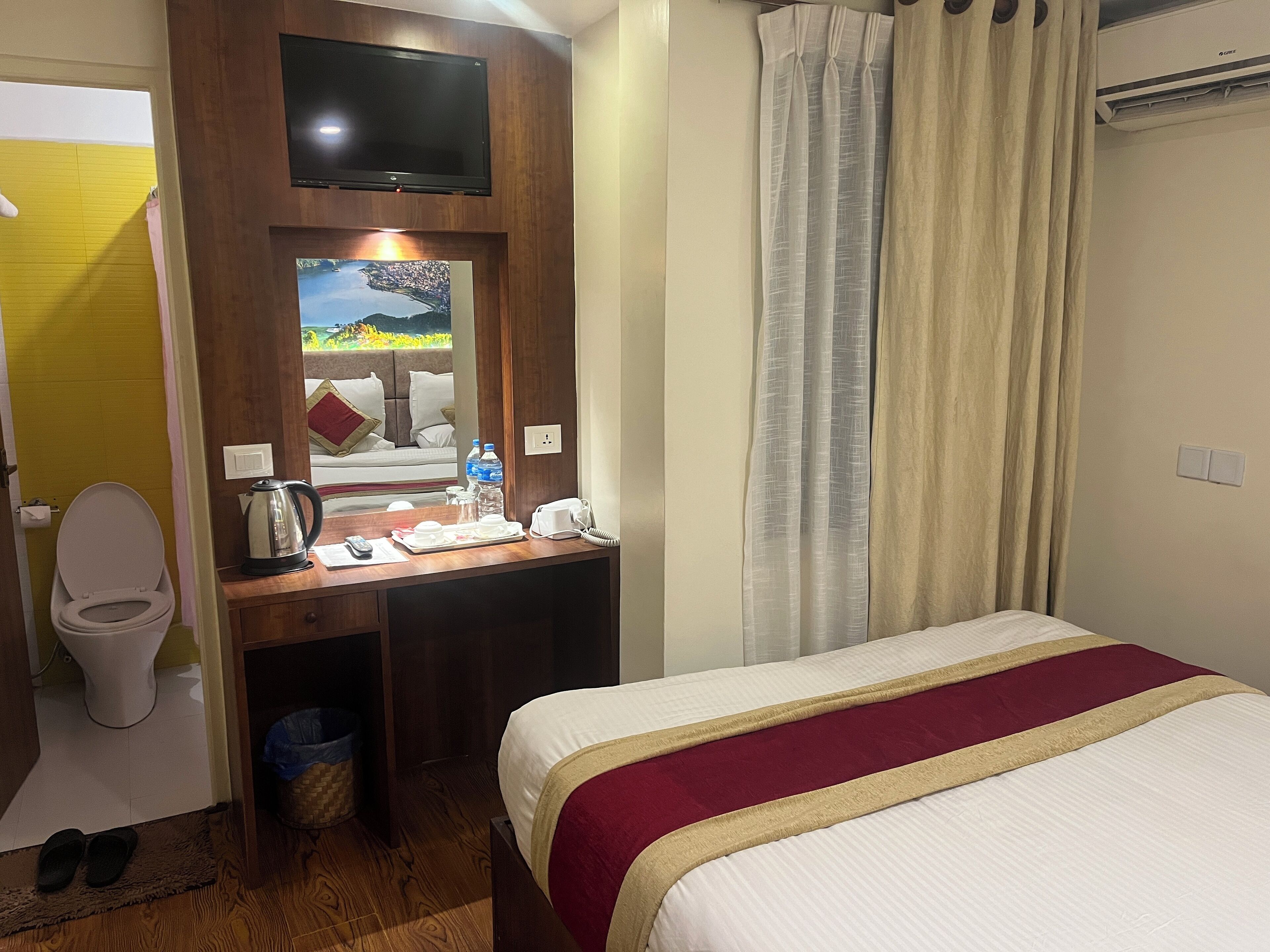 economy single room | in-room safe, desk, soundproofing, iron/ironing board