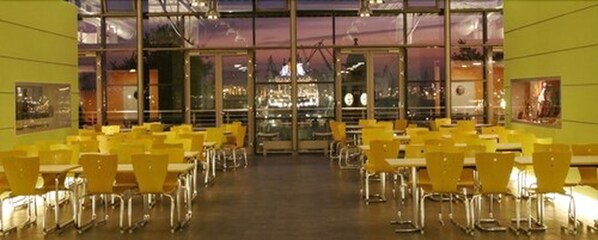 Dining - Jugendherberge Hamburg Auf dem Stintfang - Hostel (Hamburg)