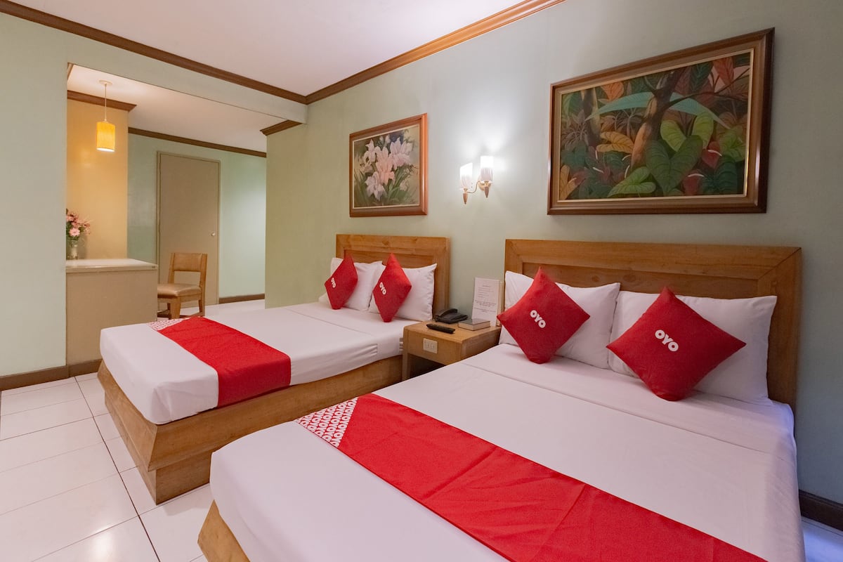 Deluxe Family Suite | Een kluis op de kamer, een bureau, gratis wifi, beddengoed