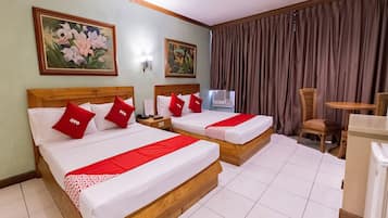 Deluxe Family Suite | In-room safe, desk, free WiFi, bed sheets