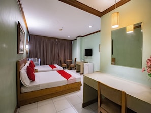 Deluxe Family Suite | ตู้นิรภัยในห้องพัก, โต๊ะทำงาน, Wi-Fi ฟรี, ผ้าปูที่นอน